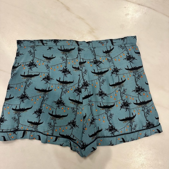 TOPSHOP size 8 shorts. - Picture 3 of 4